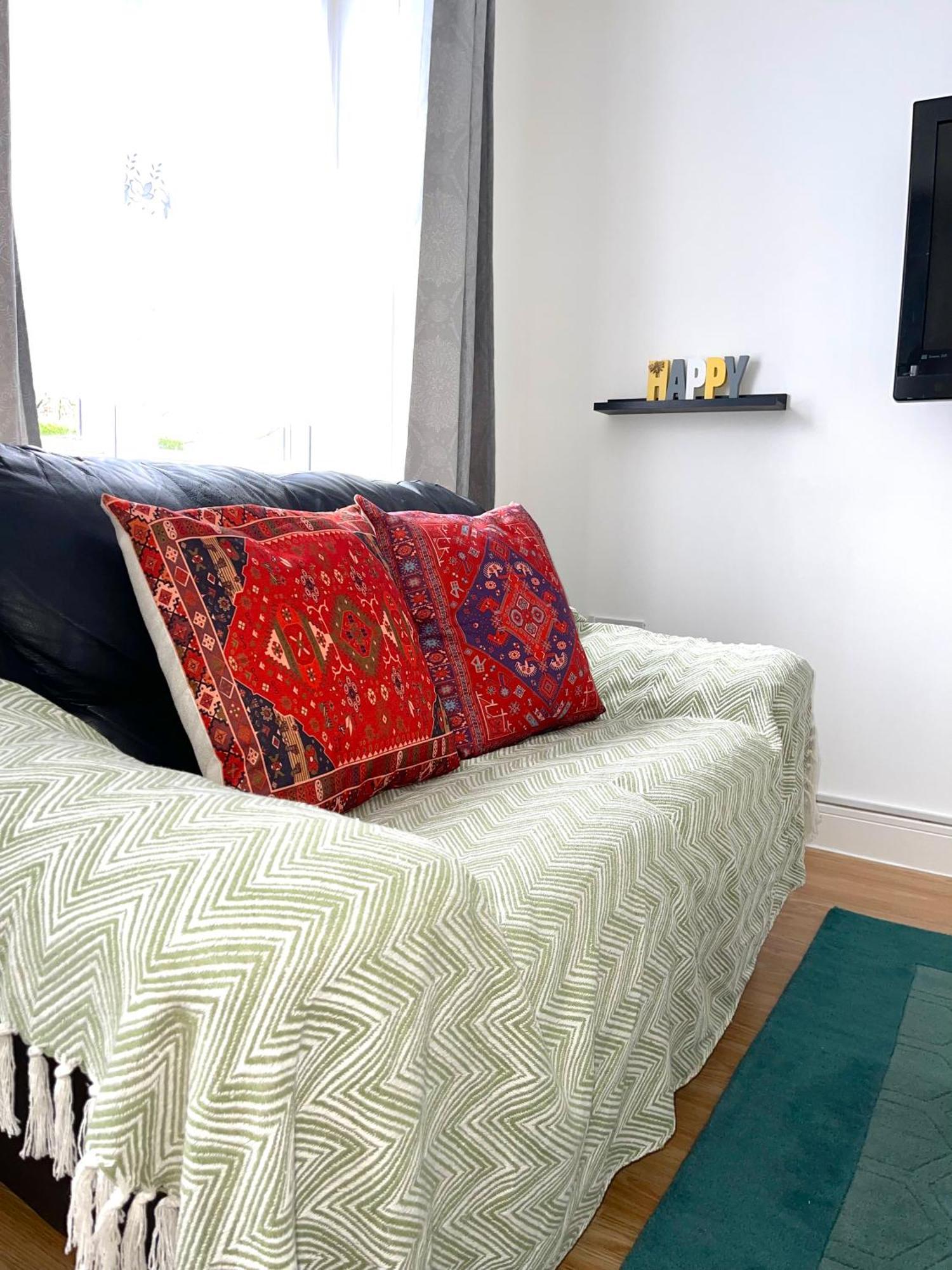 Crescent Apartment - Modern 1 Bedroom First Floor Goodmayes Экстерьер фото