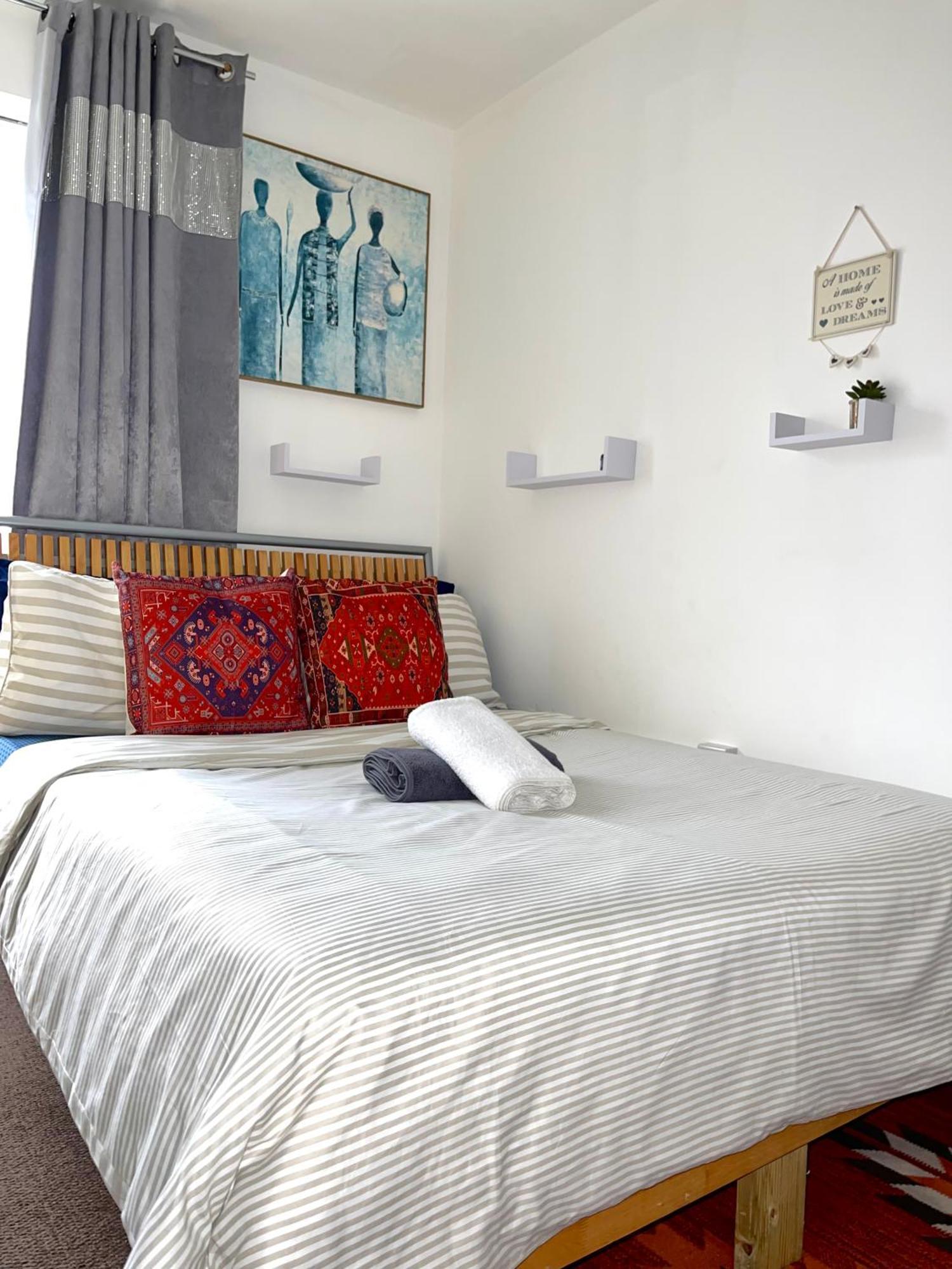 Crescent Apartment - Modern 1 Bedroom First Floor Goodmayes Экстерьер фото