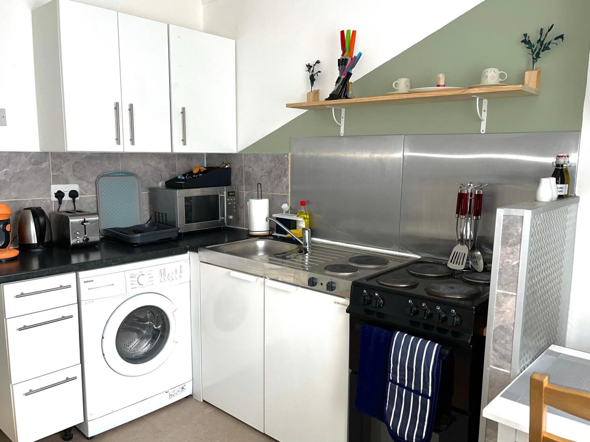 Crescent Apartment - Modern 1 Bedroom First Floor Goodmayes Экстерьер фото